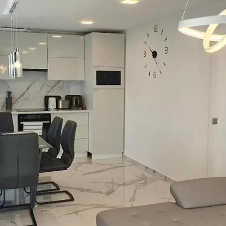 Luxury In Balatonalmadi, Almadi Lux Ii - Crystal White 아파트 *