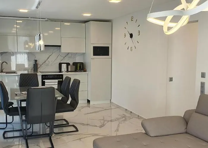 Luxury In Balatonalmadi, Almadi Lux Ii - Crystal White 公寓 *